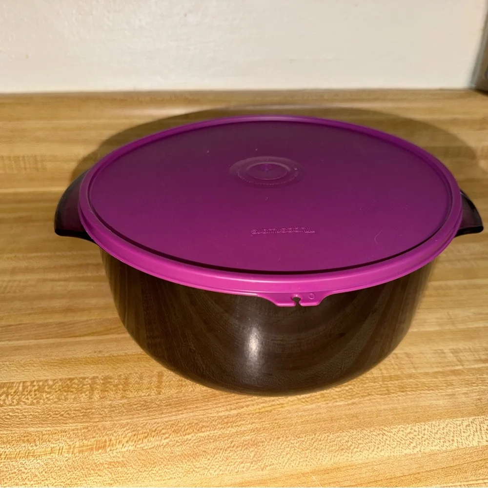 Tupperware 3 qt Purple Covered Mixing Bowl - Microwave-Safe Storage container